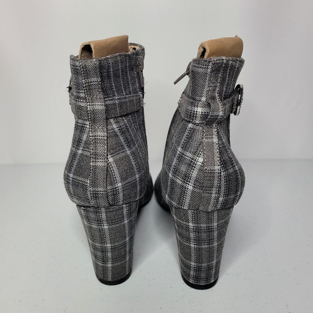 Journee Collection Sarah Grey Plaid Ankle Booties - Picture 3 of 6